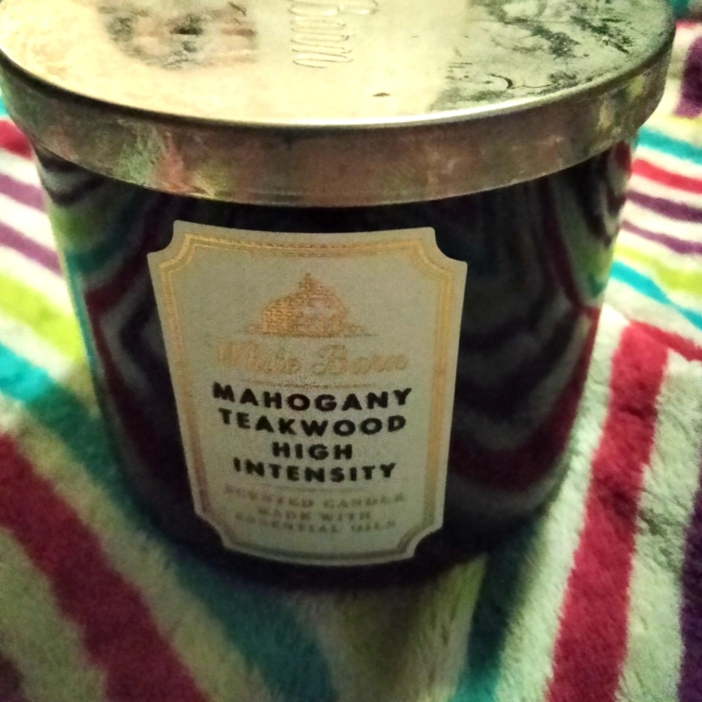Mahogany teakwood high intensity 3 wick candle